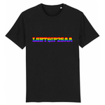 T-shirt LGBT au style urbain de la marque PrideAvenue avec le slogan et en impression sur le devant : LGBTQIP2SAA ! aux couleurs arc en ciel pour etre plus visible lors des marches des firtés ! le vêtement est de couleur Noir