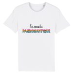 T-shirt LGBT de PrideAvenue au style urbain et cool ! il est imprimé le slogan : En Mode Panromantique ! il est de couleur Blanc