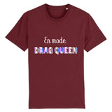 Le t-shirt de PrideAvenue.fr super délir car il y a écrit dessus : En Mode DRAG QUEEN pour tout ceux et celles qui veulent le faire savoir ! celui-ci est de couleur Bordeaux