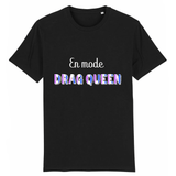 Le t-shirt de PrideAvenue.fr super délir car il y a écrit dessus : En Mode DRAG QUEEN pour tout ceux et celles qui veulent le faire savoir ! celui-ci est de couleur Noir