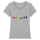 t-shirt gris de la marque Pride Avenue, 6 oiseaux en couleurs arc-en-ciel imprimés dessus. 