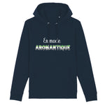 Le super sweat à capuche de PrideAvenue avec écrit sur le devant : En Mode Aromantique ! Parfait pour ceux et celles qui le sont (En mode Aromantique). Le sweat est de couleur Bleu Marine