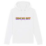 Le sweat à capuche de prideavenue.fr avec écrit dessus aux couleurs de l'arc en ciel : COMING OUT ! parfait pour aider a faire un coming-out. le sweat est de couleur blanc