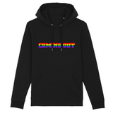 Le sweat à capuche de prideavenue.fr avec écrit dessus aux couleurs de l'arc en ciel : COMING OUT ! parfait pour aider a faire un coming-out. le sweat est de couleur noir