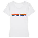 Le t-shirt de PrideAvenue à la coupe raffinée parfait pour envoyer un message d'amour ! il est imprimé de WITH LOVE aux couleurs de l'arc-en-ciel ! le T-shirt LGBTQ est de couleur Blanc