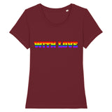 Le t-shirt de PrideAvenue à la coupe raffinée parfait pour envoyer un message d'amour ! il est imprimé de WITH LOVE aux couleurs de l'arc-en-ciel ! le T-shirt LGBTQIAP+ est de couleur Bordeaux 