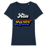  Découvrez "Le Grand Lac" de PrideAvenue.fr, un T-shirt LGBT vibrant, célébrant la diversité avec son tableau abstrait aux couleurs de l'arc-en-ciel. Symbole de paix, le grand lac s'unit à l'espoir de l'arc-en-ciel, exprimant la fierté et la tolérance envers toutes les identités. le t-shirt est de couleur bleu marine
