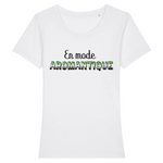 Le t-shirt de PrideAvenue.fr à la coupe raffinée parfait pour les Aromantique ! Oui, car il y à écrit sur le t-shirt : En Mode Aromantique ! Le T-shirt est de couleur Blanc