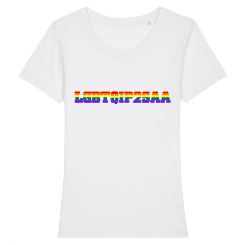 Le t-shirt ultra cool de PrideAvenue qui pousse a la réfléxion de Que veut dire : LGBTQI2SAA ? le voila imprimé sur un t-shirt coupe raffinée de la marque PrideAvenue, le vêtement est de la couleur Blanc