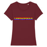 Le t-shirt ultra cool de PrideAvenue qui pousse a la réfléxion de Que veut dire : LGBTQI2SAA ? le voila imprimé sur un t-shirt coupe raffinée de la marque PrideAvenue, le vêtement est de la couleur Bordeaux