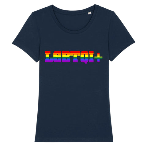 Le t-shirt de PrideAvenue parfait pour les marches des firtés, il est imprimés des lettres : LGBTQI+ ! aux couleurs de l'arc-en-ciel. Le Tshirt a la coupe raffinée est de couleur Bleu Marine