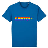 T-shirt de PrideAvenue.fr a la coupe Urbaine, il y a imprimé dessus : LGBTQI+ ! aux couleurs Arc-en-ciel sur un vêtement de la couleur Bleu