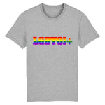 T-shirt de PrideAvenue.fr a la coupe Urbaine, il y a imprimé dessus : LGBTQI+ ! aux couleurs Arc-en-ciel sur un vêtement de la couleur Gris