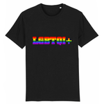 T-shirt de PrideAvenue.fr a la coupe Urbaine, il y a imprimé dessus : LGBTQI+ ! aux couleurs Arc-en-ciel sur un vêtement de la couleur Noir