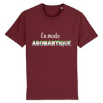 Le t-shirt de PrideAvenue au style urbain hyper délire car il y a écrit sur le devant : En Mode Aromantique ! Le T-shirt de haute qualité est de couleur Bordeaux