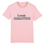 Le t-shirt de PrideAvenue au style urbain hyper délire car il y a écrit sur le devant : En Mode Aromantique ! Le T-shirt de haute qualité est de couleur Rose