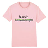 Le t-shirt de PrideAvenue au style urbain hyper délire car il y a écrit sur le devant : En Mode Aromantique ! Le T-shirt de haute qualité est de couleur Rose