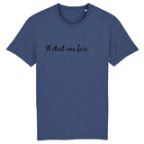 le vetement lgbt de la marque prideavenue.fr est un t-shirt avec ecrit dessus " il etait une fois .... " celui-ci est de couleur bleu ciel 