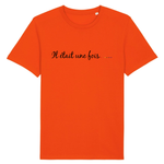 le vetement lgbt de la marque prideavenue.fr est un t-shirt avec ecrit dessus " il etait une fois .... " celui-ci est de couleur orange comme une orange le fruit