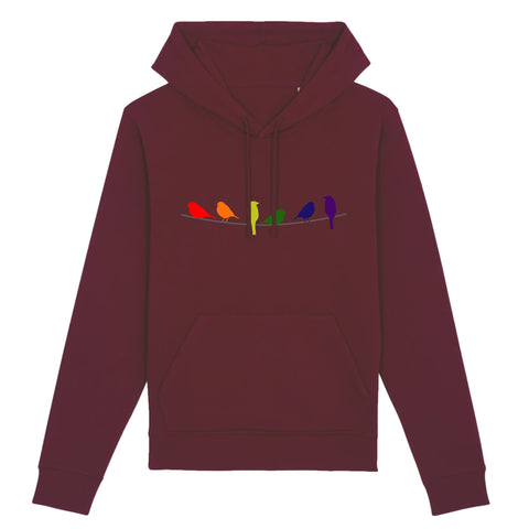 pull a capuche de la marque pride avenue point FR le vetement LGBT est orné d'oiseaux en couleurs arc-en-ciel au nombre de 6 pour chacune des couleurs. le sweat a capuche est de couleur rouge bordeaux