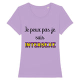 le t shirt de la marque prideavenue vous propose une coupe raffinée avec le message suivant : je peux pas je suis intersexe ! le vetement est de la couleur lavande 