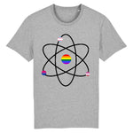 T-shirt de la marque pride avenue avec un dessin d'atome, des petits drapeaux lgbt et au centre un Rainbow flag de couleur gris