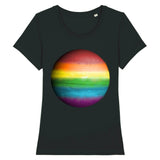 T-shirt de la marque PrideAvenue col rond avec la planete Jupiter de couleur arc en ciel sur un fond noir