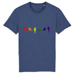 T-shirt Unisexe de la marque PrideAvenue.fr, il est orné de six oiseaux tous représentant les couleurs de l'arc-en-ciel. le vêtement est de couleur bleu indigo