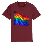 drapeau LGBT en impression 3d sur un t-shirt de couleur bordeaux