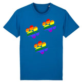 t-shirt bleu avec un dessin de 3 pattes de chien aux couleurs arc-en-ciel