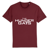 Un tee shirt imprimé en France pour la communauté LGBT. Pour les fan de Hunger Games celui-ci est imprimé avec The Hunger Gays pour la blague. le vêtement est coupe mixte et de couleur rouge bordeaux