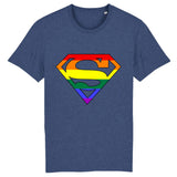 T-shirt lgbtqiap+ superman aux couleurs de l'arc-en-ciel de la marque PrideAvenue tee shirt couleur bleu indigo vraiment beau