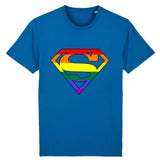 T-shirt lgbtqiap+ superman aux couleurs de l'arc-en-ciel de la marque PrideAvenue tee shirt couleur bleu nuit ! il va faire tout noir !