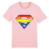 T-shirt lgbtqiap+ superman aux couleurs de l'arc-en-ciel de la marque PrideAvenue tee shirt couleur rose ! pour nous les héros